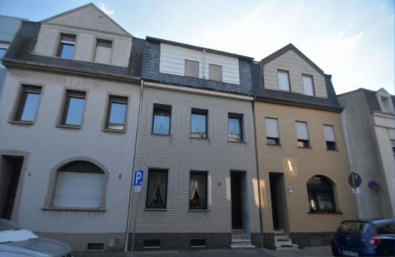 <p>TOPANGEBOT***sehr gepflegtes Einfamilienhaus mit 2 Garagen 