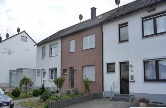 Bezahlbar & gepflegt. Reihenmittelhaus mit gr. Garage, in ruhiger, bevorzugter Wohngegend