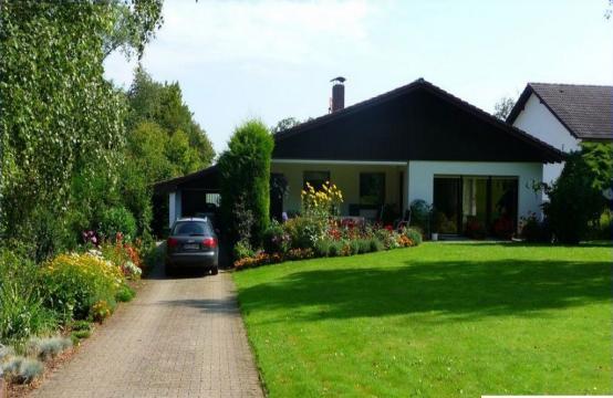 <p>**Bungalow auf wunderschönem Naturgrundstück in traumhafter Waldrandlage & tollem Panorama**</p>