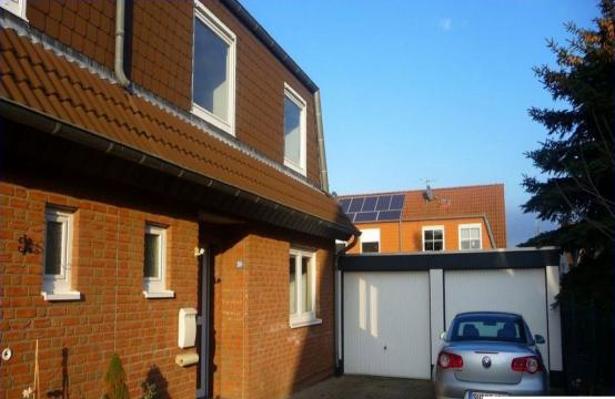 Familien aufgepasst! Helles, REH mit Garten, in ruhiger Wohngegend, dennoch zentral!