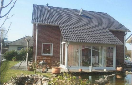 <p>Freistehendes KFW 70 EFH mit vielen Highlights, ruhig - dennoch zentral gelegen!</p>