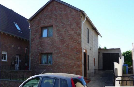 kleines Wohnhaus mit großem Garten und vielen Möglichkeiten zum Schnäppchenpreis!</p>