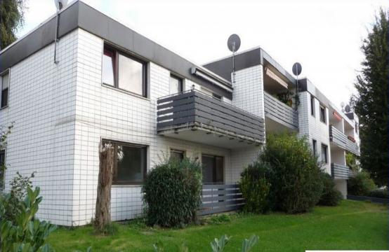 <p>Gepflegte-ebenerdige EG-Wohnung mit großem Balkon und Tiefgaragenplatz</p>