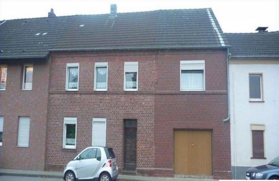 <p>Preiswerter ehemaliger Reiterhof auf einem 2.750qm großem Grundstück</p>