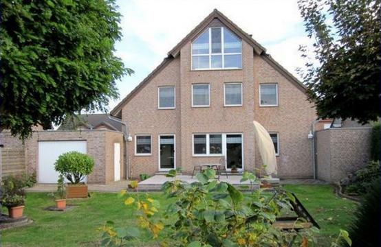 <p>Sehr gepflegtes EFH mit hochwertiger Ausstattung, in bevorzugter Wohngegend von Aldenhoven</p>