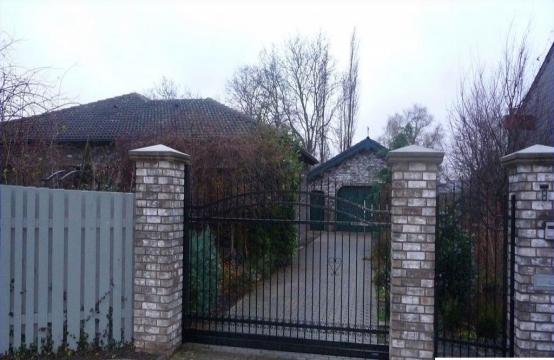 <p>Traumhafter Bungalow mit privater Auffahrt riesiger Garage auf tollem Naturgrundstück</p>