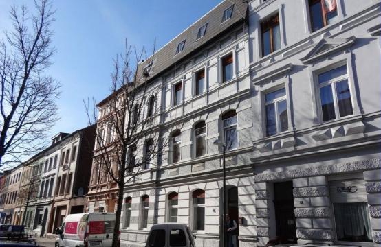 Fast Geschenkt ! renovierte 76 m ² große EG-Wohnung in zentraler Lage zum Knallerpreis