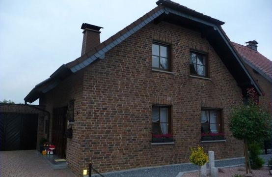 <p>Gepflegtes freistehendes EFHaus + Garage + 735 QM in bester Lage von Aldenhoven</p>