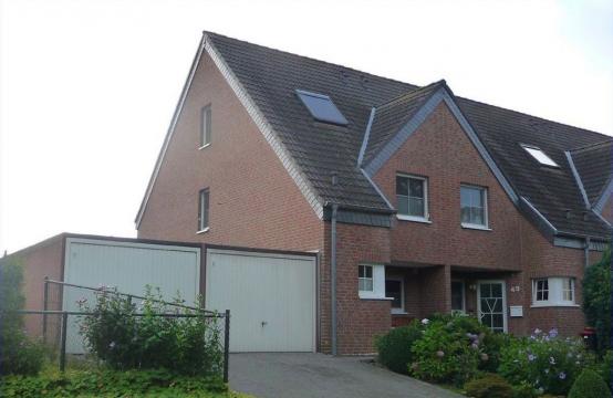 <p>Hochwertige, junge DHH mit zwei Garagen auf 639 QM Eckgrundstück</p>