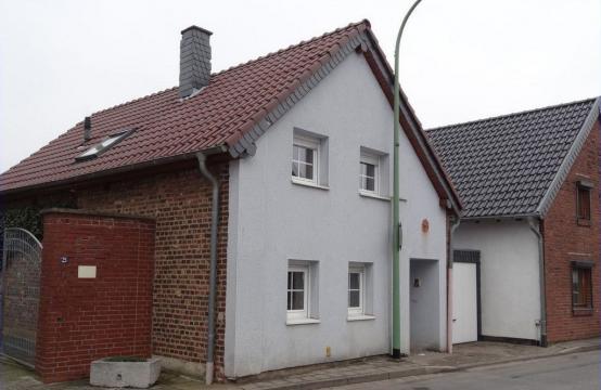 Teilsaniertes EFHaus mit Brennwert & Solaranlage auf 1200 m ² Grundstück!