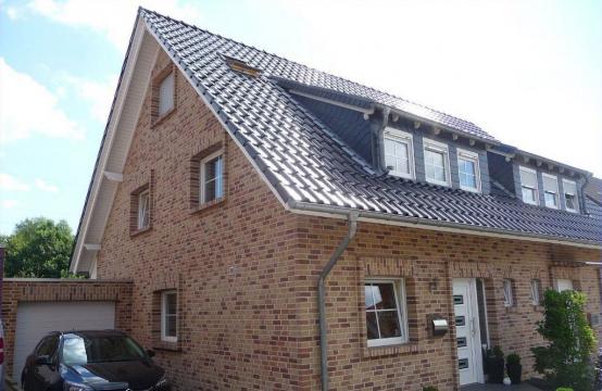 <p>Vollverklinkerte neuwertige DHHälfte mit Garage und vielen weiteren Highlights!</p>