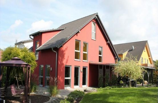 Neuwertige Doppelhaushälfte mit wunderschönem Garten