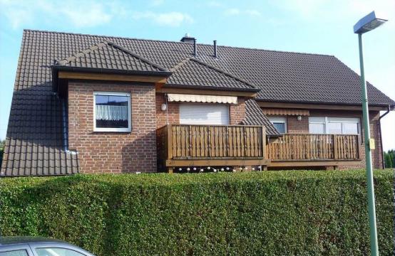 <p>Junge zwei-geschossige EG-Wohnung mit Garten,Sauna und Garage</p>