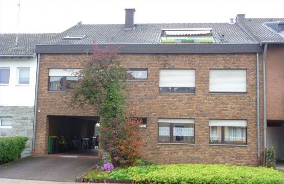 Vollvermietet 5 Familienhaus BJ 1983 mit Stellplätzen & Balkonen TOPRENDITE 7,35 %