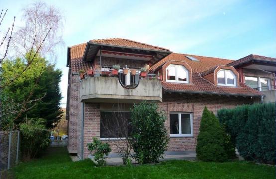 Junge & ruhige Erdgeschoßwohnung mit Terrasse,Garten,zwei Bädern und Stellplatz