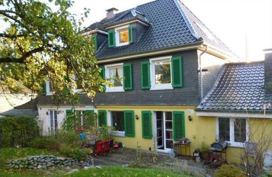 TOP-renoviertes, großzügiges und edles Haus mit wunderbarem Garten von 1927!