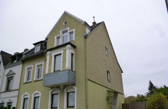 Wunderschön geschnittene Altbauwohnung mit Garten und eigener Terrasse!