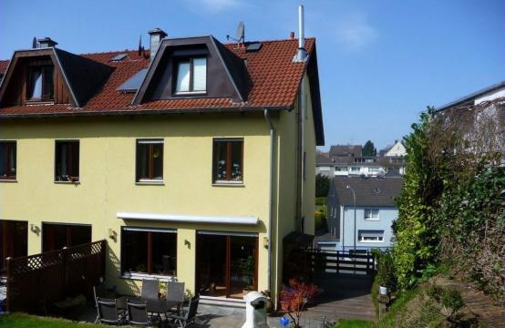 junges, großzügiges EFH mit Garage & Garten und vielen Extras in bevorzugter Wohngegend