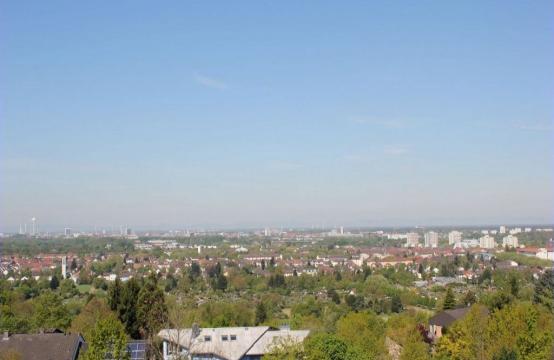 Moderne, ruhige 3 Zimmer-Wohnung mit Fernblick über Karlsruhe und die Rheinebene