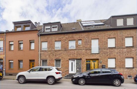 Sanierungsbedürftiges 2-3 Familienhaus in schöner Wohnlage von Düren Rölsdorf