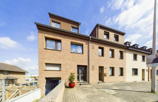 GEBOTSVERFAHREN - EFHaus mit Einliegerwohnung & vermietetem Appartement & rückwärtigem Lager 