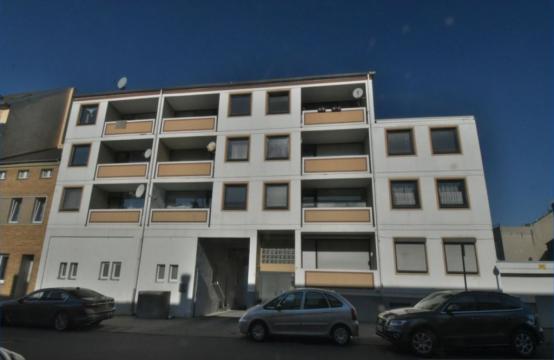 <p>WOHNUNGSPACKET- 2 Zi. Wohnung mit Balkon & zwei 1 Zi. Wohnungen je 31m² & 2 Stellplätze.</p>