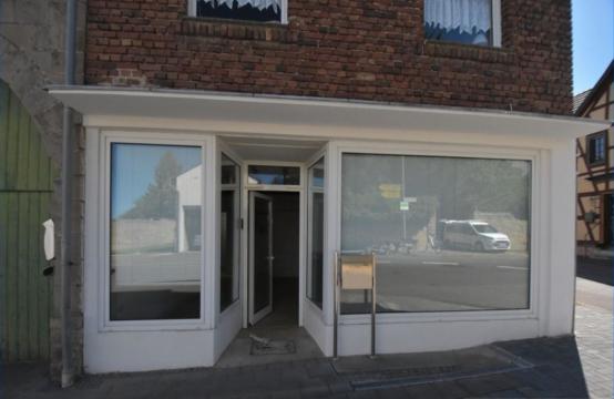 Helles Ladenlokal im ebenerdigen Erdgeschoß